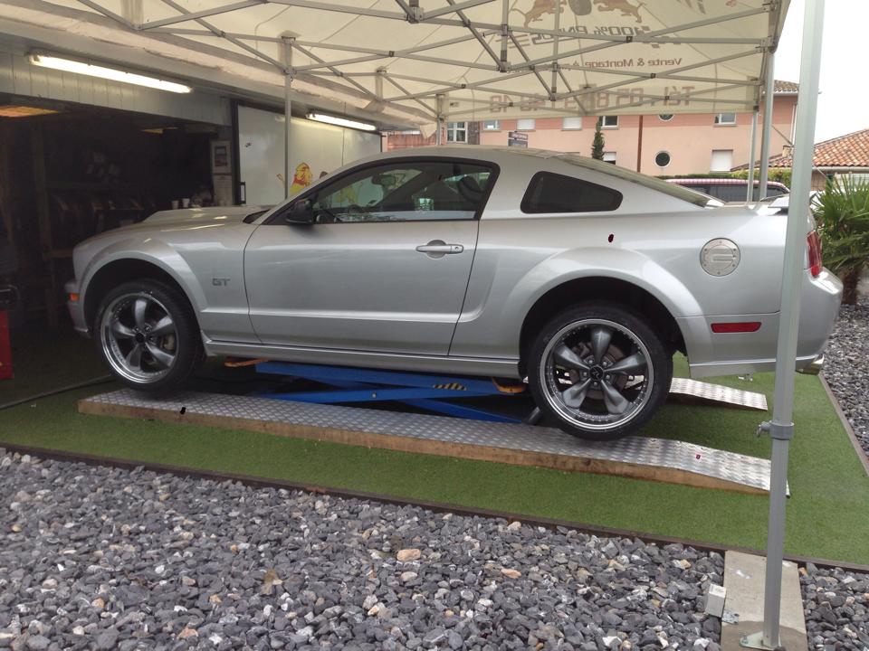 Montage Ford Mustang GT